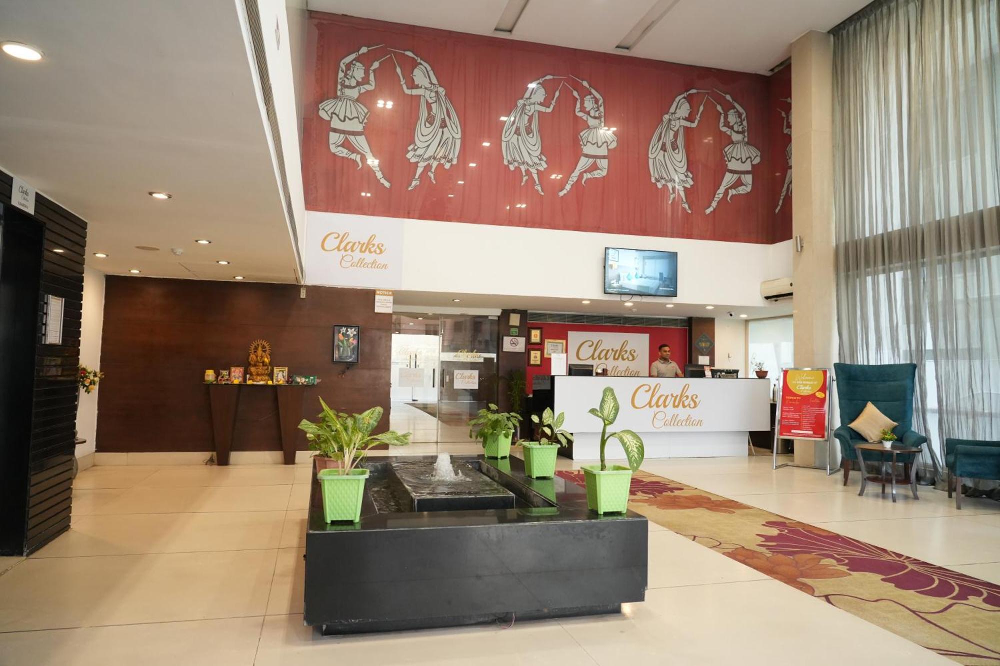 Hotel Clarks Collection Bhavnagar Exterior foto