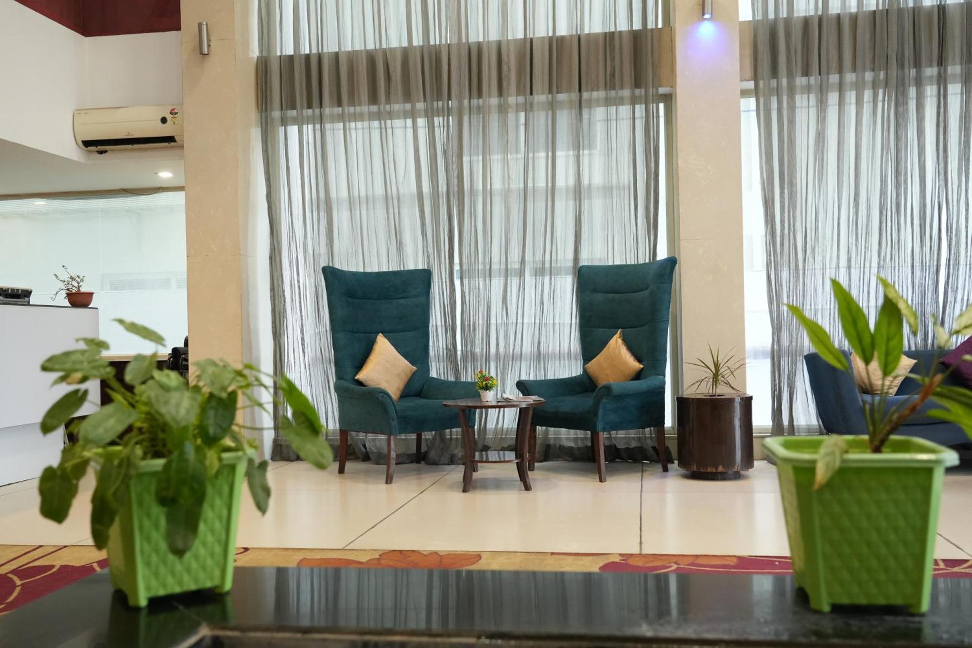 Hotel Clarks Collection Bhavnagar Exterior foto