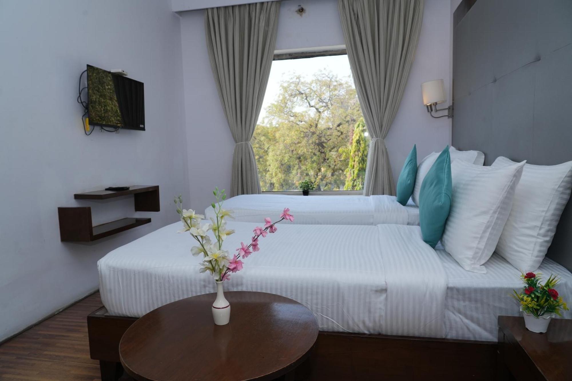 Hotel Clarks Collection Bhavnagar Exterior foto