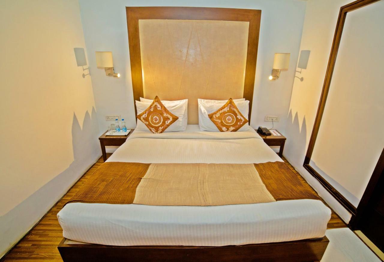 Hotel Clarks Collection Bhavnagar Exterior foto
